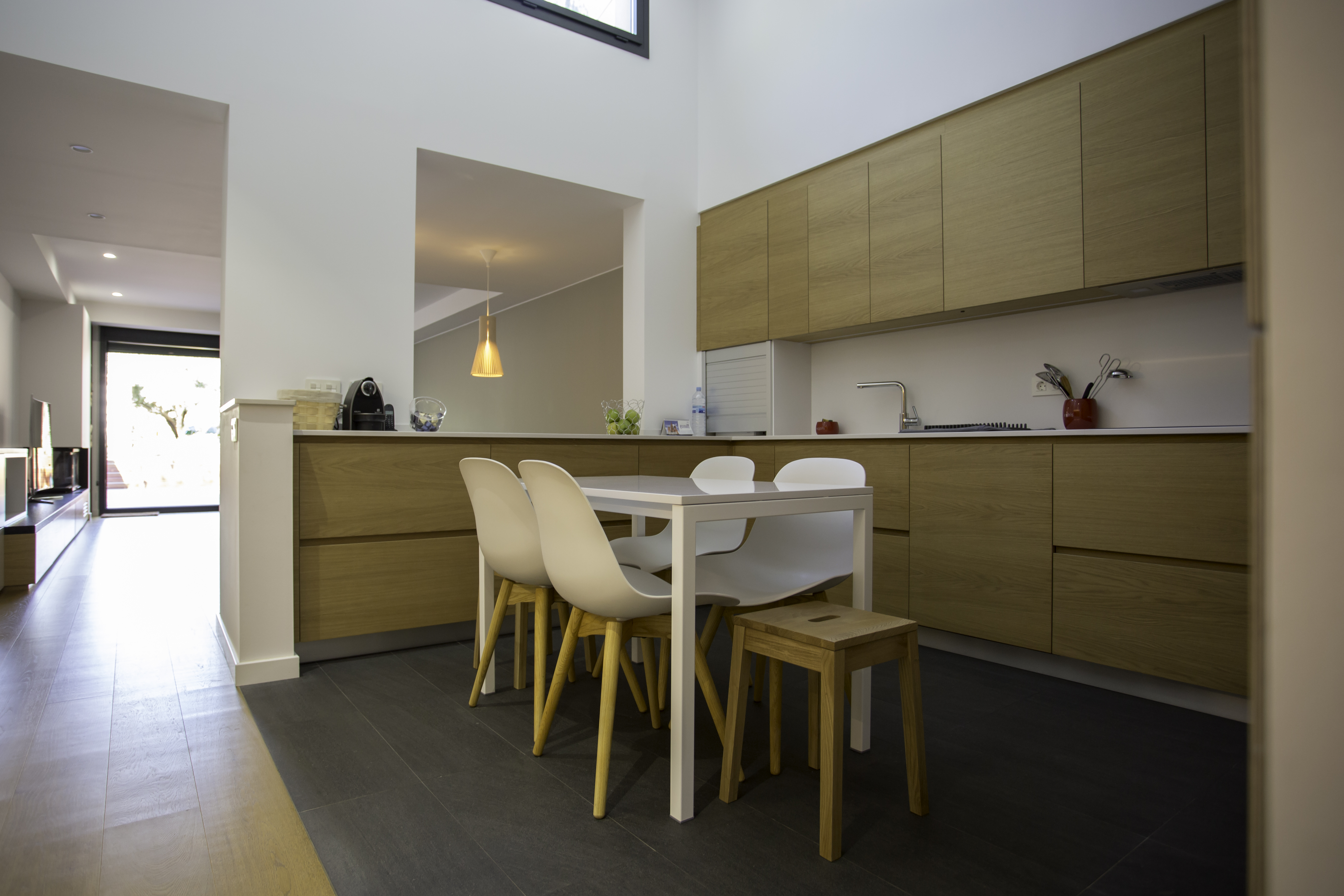 Projecte d'interiorisme: disseny de mobiliari per una casa unifamiliar d'obra nova. 